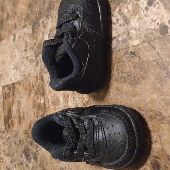 Nike - Picture 2 of 2